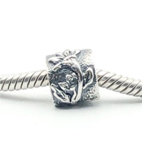 Pandora poinsettia - Picture 1 of 5